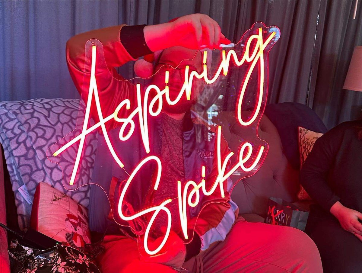 Aspiringspike's tweet image. Holy shit look what my mom got me😱😱😱