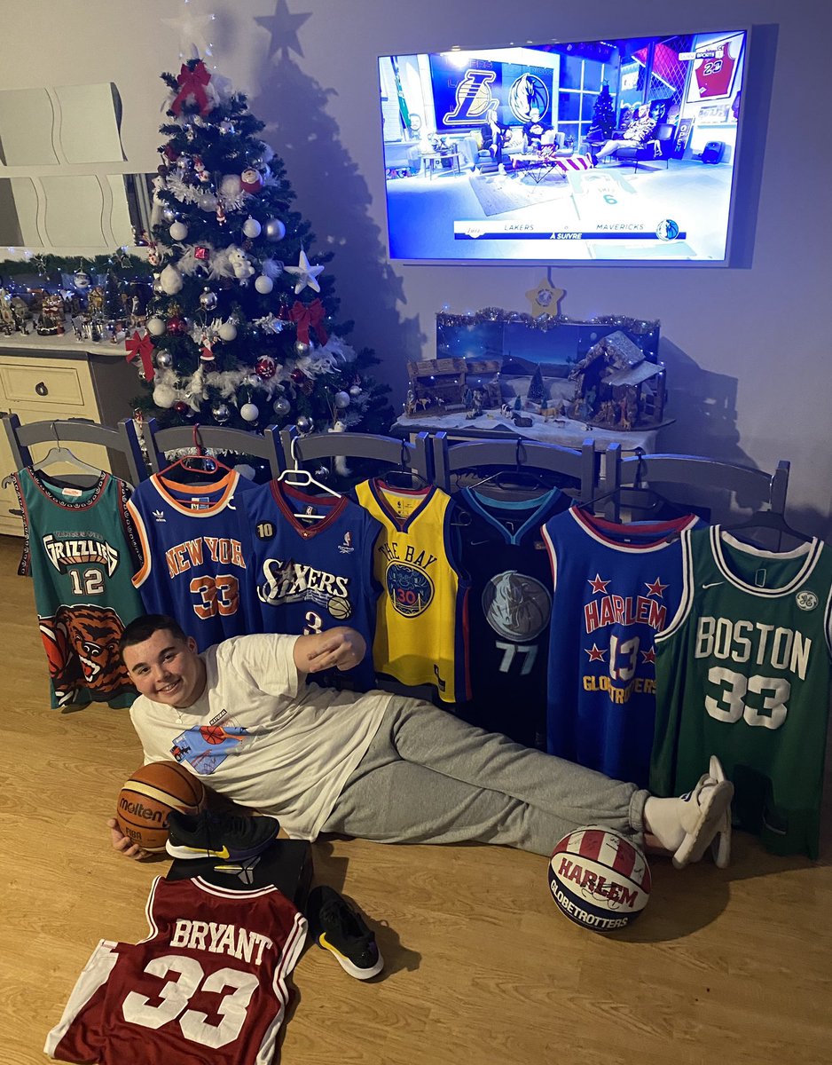 sofiane_dermien's tweet photo. #NBAEXTRA #nba #NBAXmas  pour augmenter ma collection allez les LAKERS!!! Petit coucou de st Quentin (02) https://t.co/RnZMMpHC0Y