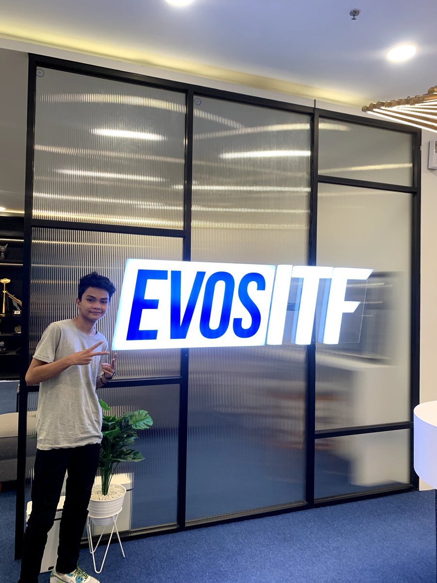 andremaulana_11's tweet photo. Kalo hati udah membiru mah sulit💙
#evosesport
#evosfams https://t.co/5kLbA8n0TE