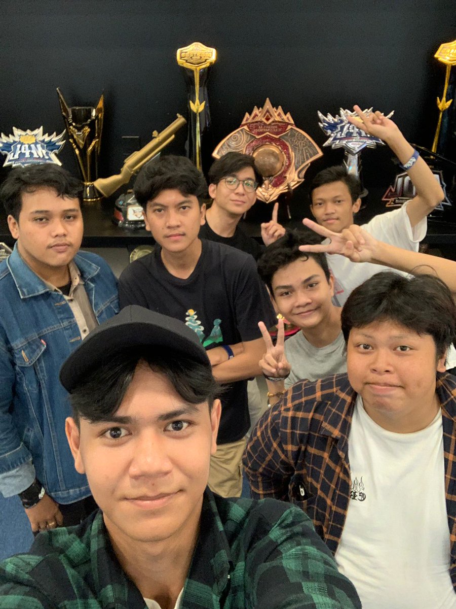 andremaulana_11's tweet photo. Kalo hati udah membiru mah sulit💙
#evosesport
#evosfams https://t.co/5kLbA8n0TE