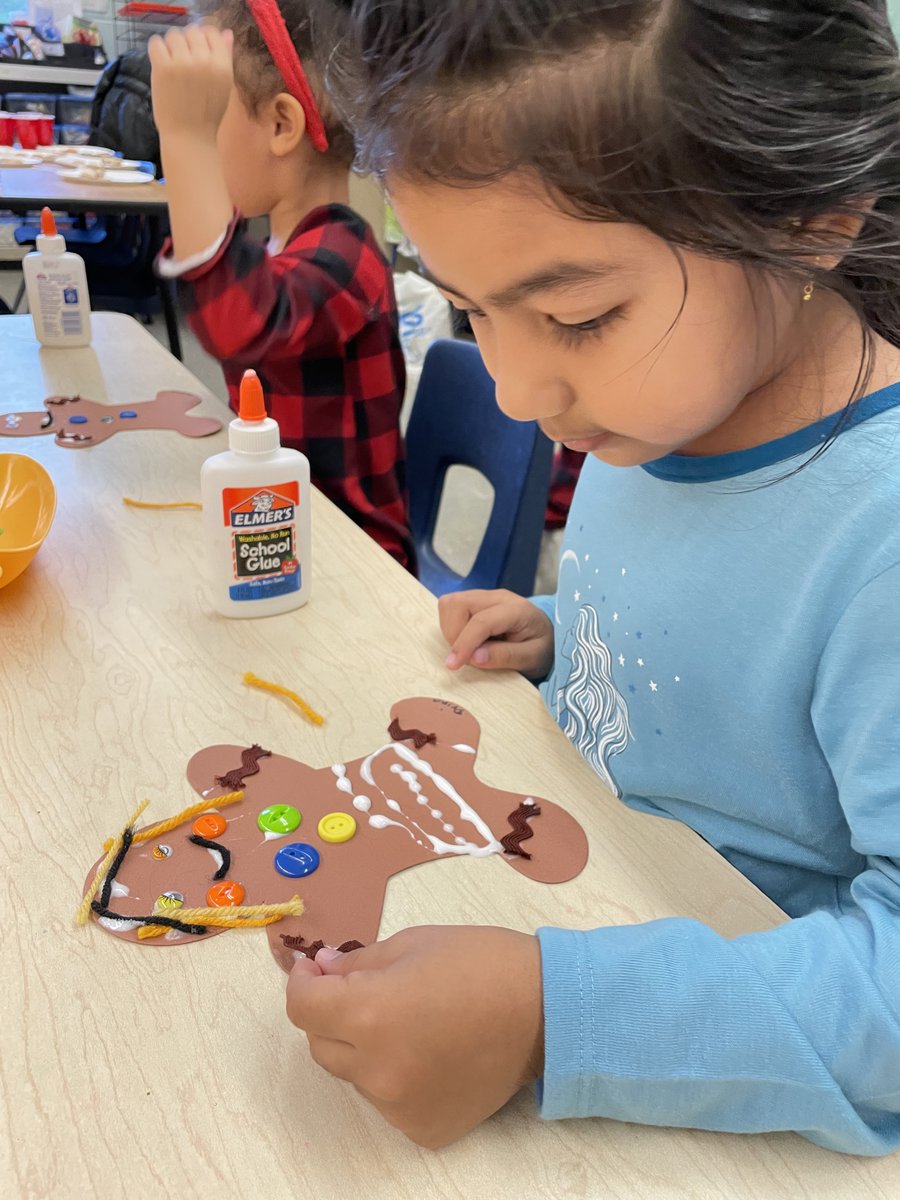 HELCPandas's tweet photo. Happy Holidays from Houston Early Learning Center! https://t.co/knLc0VeUQY