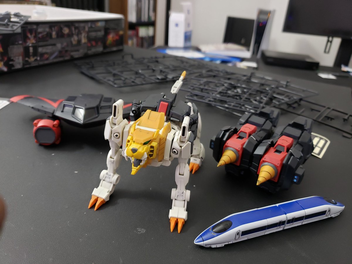 GKaiserAGE7's tweet photo. "Galeon!" "Fusion! GAIGAR!" "GAO MACHINES!" Finally got my copy of the RG GaoGaiGar! #BANDAI #gunpla #mecha #anime #superrobot #gaogaigar #modelkit https://t.co/bDhy0L1epr