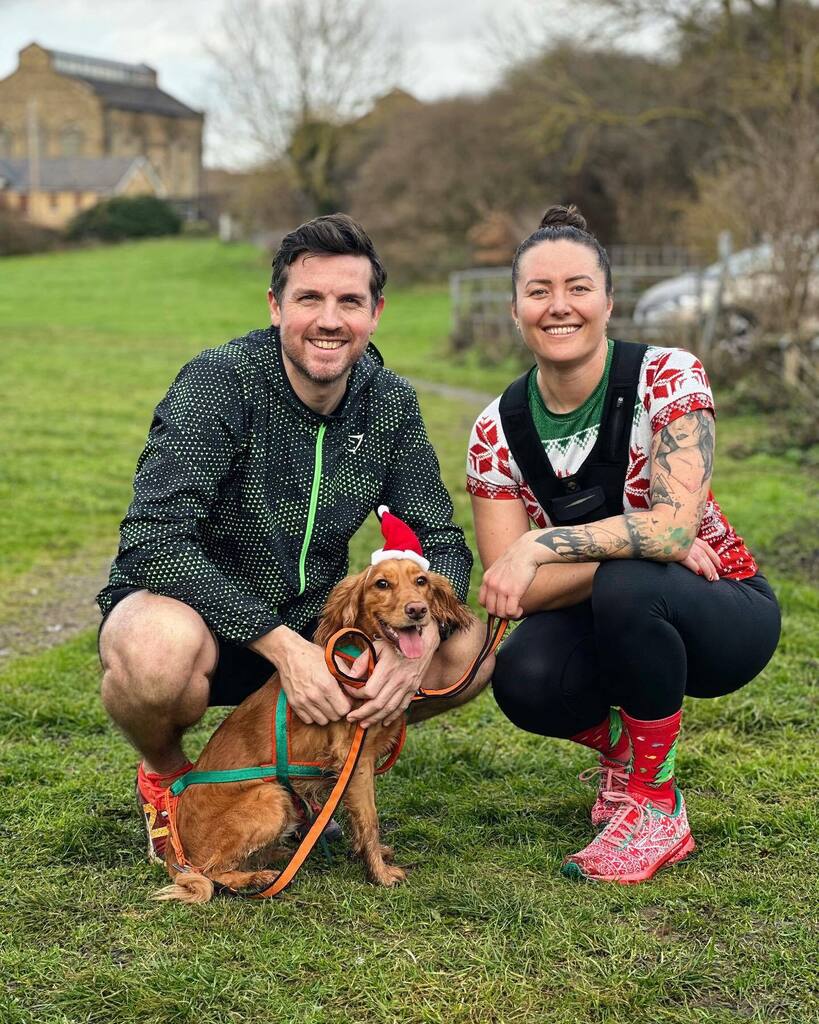 Christmas Day run with company! 🥰🙌🏼 Running on Christmas morning has been tradition for me for a while now and even better doing it with @ianrunsldn @clairelizabeth__ and one half of @rafa.indy.explore alongside. We went to the local riverside park and did a run/walk interva…
