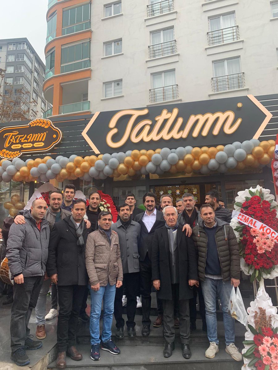 ankarabinyar's tweet photo. İş adamı Sn @HansuVahap Bey'e ait ve hizmet sektörünün marka değeri #TATLIM (KünefeBaklavaKadayıf) firmasının Mamak'ta yeni şubesinin açılışına katıldık Memleketimizin tanıtımında öncü rol üstlenen ve Ankara'lılara farklı damak tadı sunan Vahap Bey'i tebrik eder başarılar dileriz https://t.co/uoXDeYsBnv