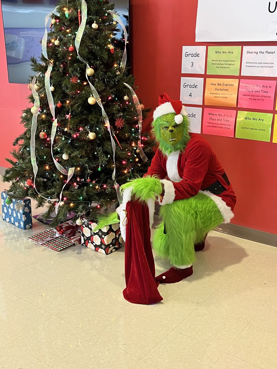 MusicatCCES's tweet photo. Hide your gifts!! 🎁🎄! The #Grinch visited the students at CCES. 

Merry Christmas!! https://t.co/8TmEy9ADm1