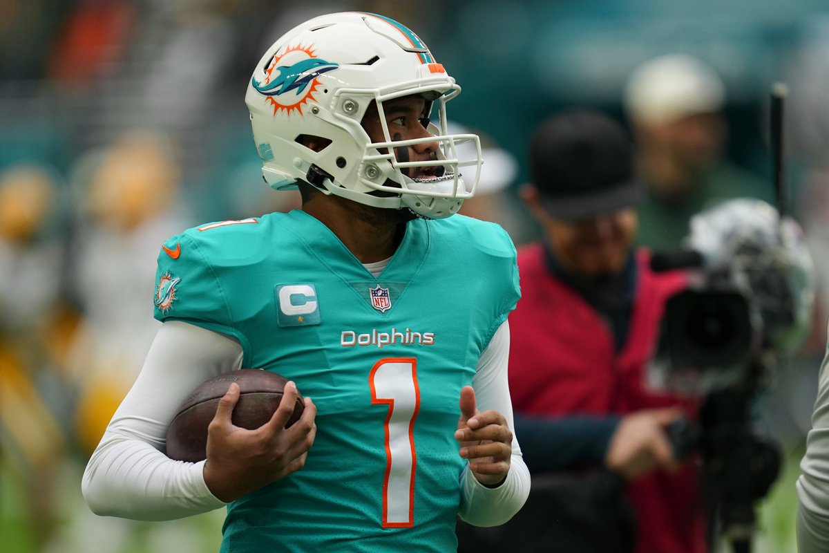 FanDuel's tweet photo. Describe Tua Tagovailoa in 5 words or less ⬇️ https://t.co/dfjBsD64Zq