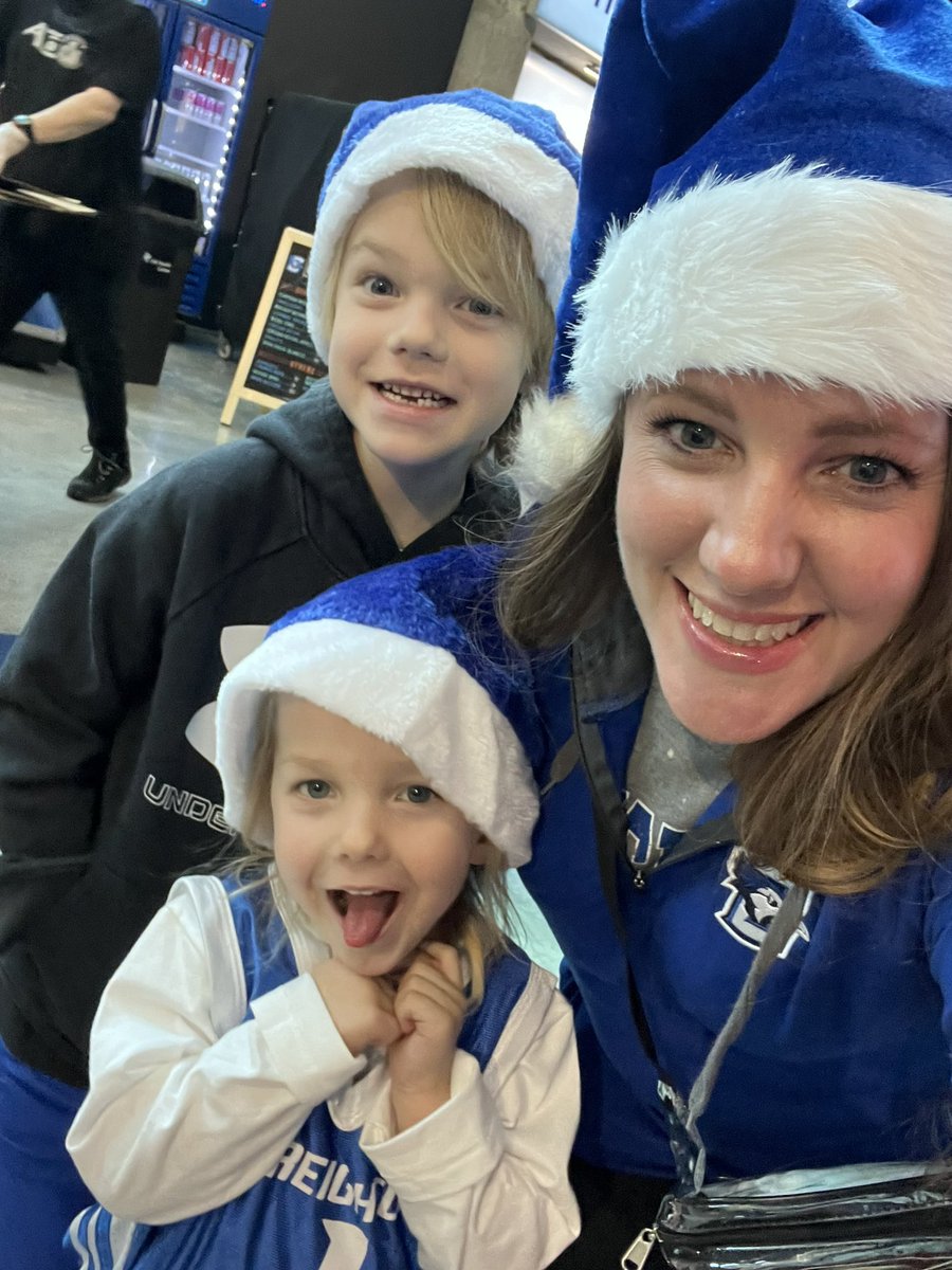 kschmansen's tweet photo. Spending Christmas with our Bluejay Family! #gojays https://t.co/Jgg44KPDzx