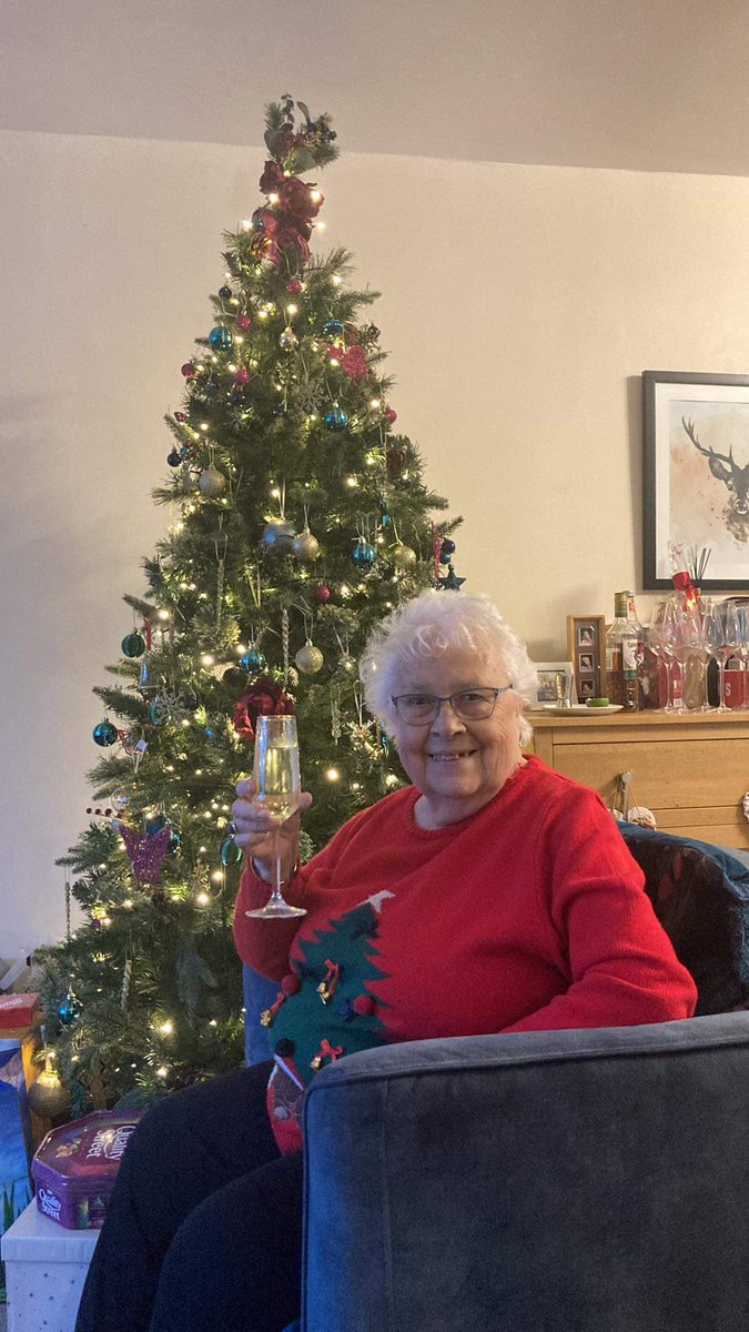 Goggleboxfanpage tweet media