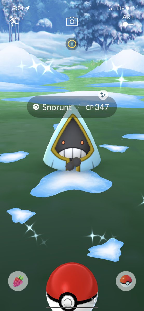 nido_gen's tweet photo. Went on a Christmas walk and ran into a couple of shiny guys 

(I lost the Sneasel because I kept re-encountering to get a good screenshot and it despawned 🙃) https://t.co/yt1TVz9HKn
