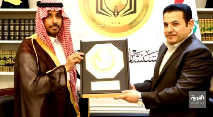iurnu's tweet photo. @abdulrahman_622 @dcbaxi @ghayaad1 العجيب ان مركز اعتدال يديره واحد اسمه منصور الشمري،  قبل فتره راح للعراق والتقى مع قاسم الاعرجي ( زعيم مليشيا ايرانية ، ومن المقربين من سليماني )
وله فيديو شهير يهدد فيه السعودية

والان ابو " اعتدال " رايح له عشان يعرض عليه خدماته في مكافحة التطرف ( السنة ) https://t.co/pBITpmdK3j