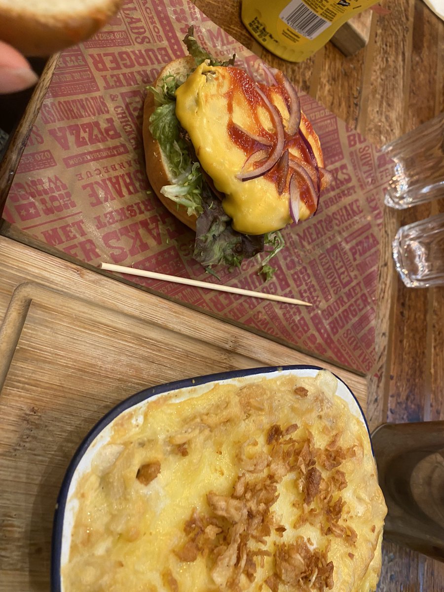 gr8shahgee's tweet photo. #food #FoodieBeauty #Foodie #foodislove #foodphotography #Foodies #meatandshake #london #londonfood https://t.co/CgU5wyx1Xq