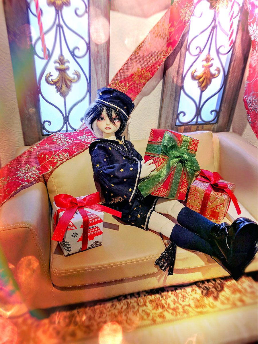 tefutefu_8787's tweet photo. おはようございます(=^・^=)
先日racla様@nene96dollの星の子sailor noirにご縁いただきました☆
ホワイトも可愛らしいんですがブラックも素敵で今年のお迎え新人ラジエル(書)君にプレゼントしたかったので嬉しかった(>ω<)♡素敵なお洋服本当にありがとうございました
#pluskis
#おめざのドール撮影 https://t.co/ZSUWO2vxQ9