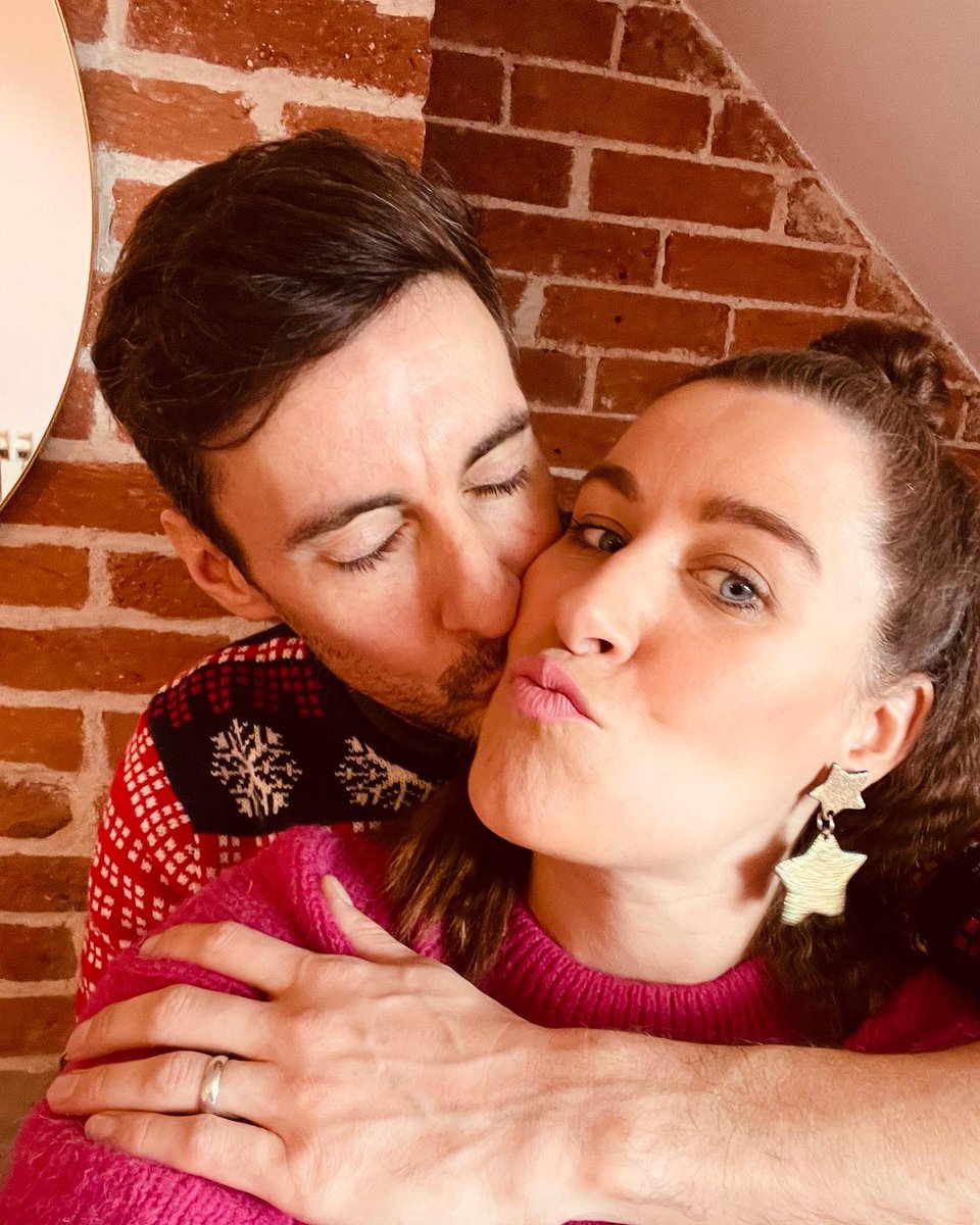 𝗙𝗲𝗹𝗶𝘇 𝗡𝗮𝘁𝗮𝗹 𝗽𝗮𝗿𝗮 𝘁𝗼𝗱𝗮 𝗻𝗼𝘀𝘀𝗮 𝗳𝗮𝗺𝗶𝗹𝗶𝗮 𝗲 𝗮𝗺𝗶𝗴𝗼𝘀. 𝗕𝗲𝗶𝗷𝗼𝗰𝗮𝘀 𝗴𝗿𝗮𝗻𝗱𝗲𝘀! 💕

𝗠𝗲𝗿𝗿𝘆 𝗖𝗵𝗿𝗶𝘀𝘁𝗺𝗮𝘀 𝘁𝗼 𝗮𝗹𝗹 𝗼𝘂𝗿 𝗳𝗮𝗺𝗶𝗹𝘆 𝗮𝗻𝗱 𝗳𝗿𝗶𝗲𝗻𝗱𝘀, 𝗳𝗿𝗼𝗺 𝘁𝗵𝗲 𝗖𝗵𝗲𝘀𝗵𝗶𝗿𝗲𝘀.

#MerryChristmas 🎄