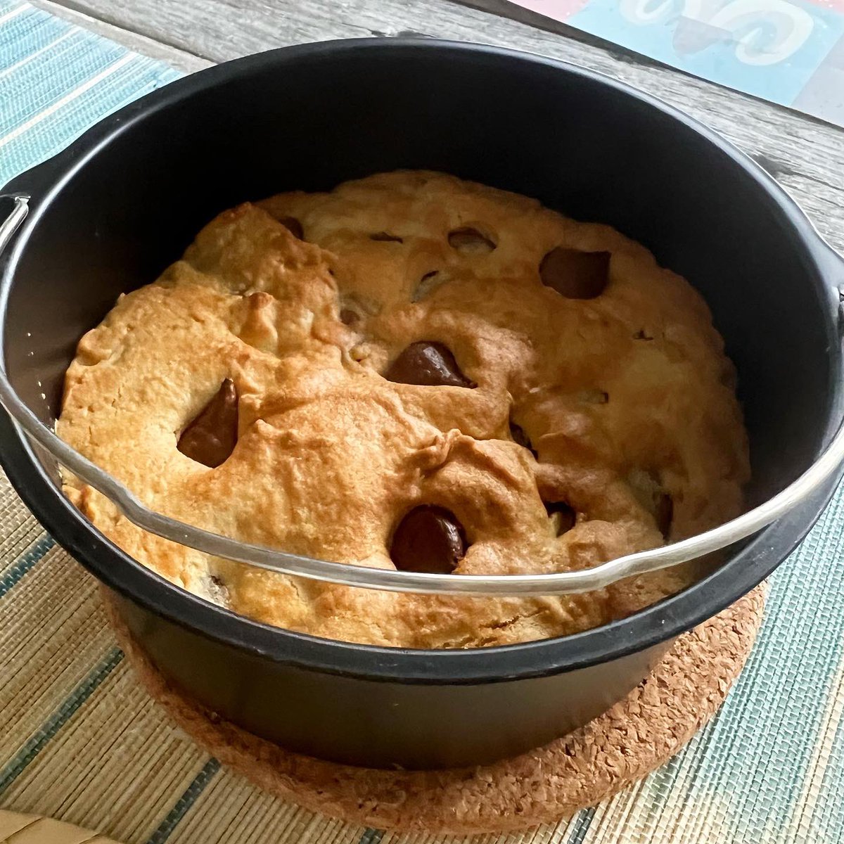 anoosrini's tweet photo. #12DaysOfCookies

Day 12 - Pizzookie in the air fryer with Hershey’s Kisses. 

Been a fun little baking project for me, and ofc Merry Christmas! https://t.co/GSBcXdYqqR