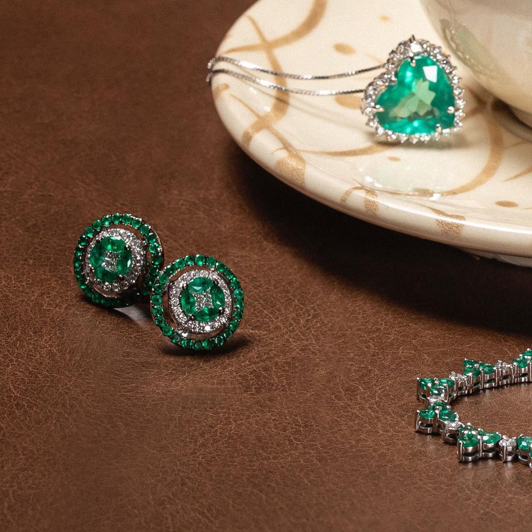 Costantini1967's tweet photo. Esmeraldas Costantini 
 
#Costantini #CostantiniJoalheria #JoiasCostantini #Jewelry #BrazilianJewelry #Esmeralda #Esmeraldas #Ouro18K https://t.co/oWuE1IBgMh
