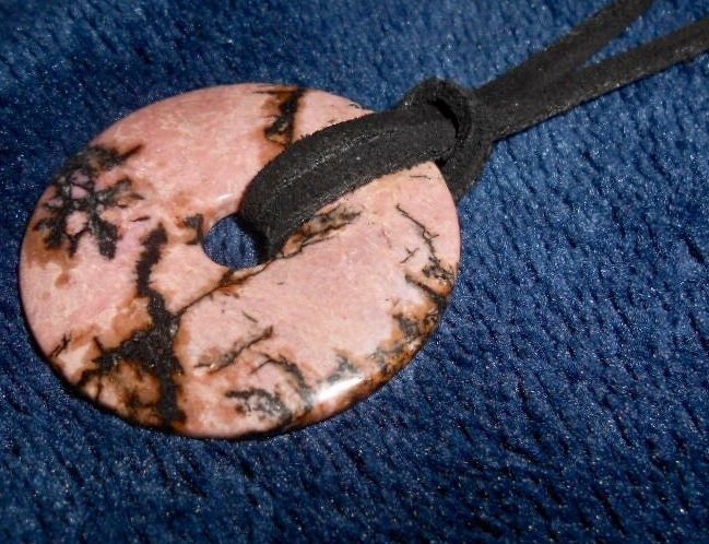 RockLadyRocks's tweet photo. 30% off orders through 12/26 plus fast free mailing in the USA at my #etsy shop: #RHODONITE #PICTURESTONE Pi or Donut PENDANT*On 26 inch black Suede Leather cord*An Emotional Healer*Australia #jewelrylover https://t.co/1U9wLowYjV https://t.co/9meD6BQLhf