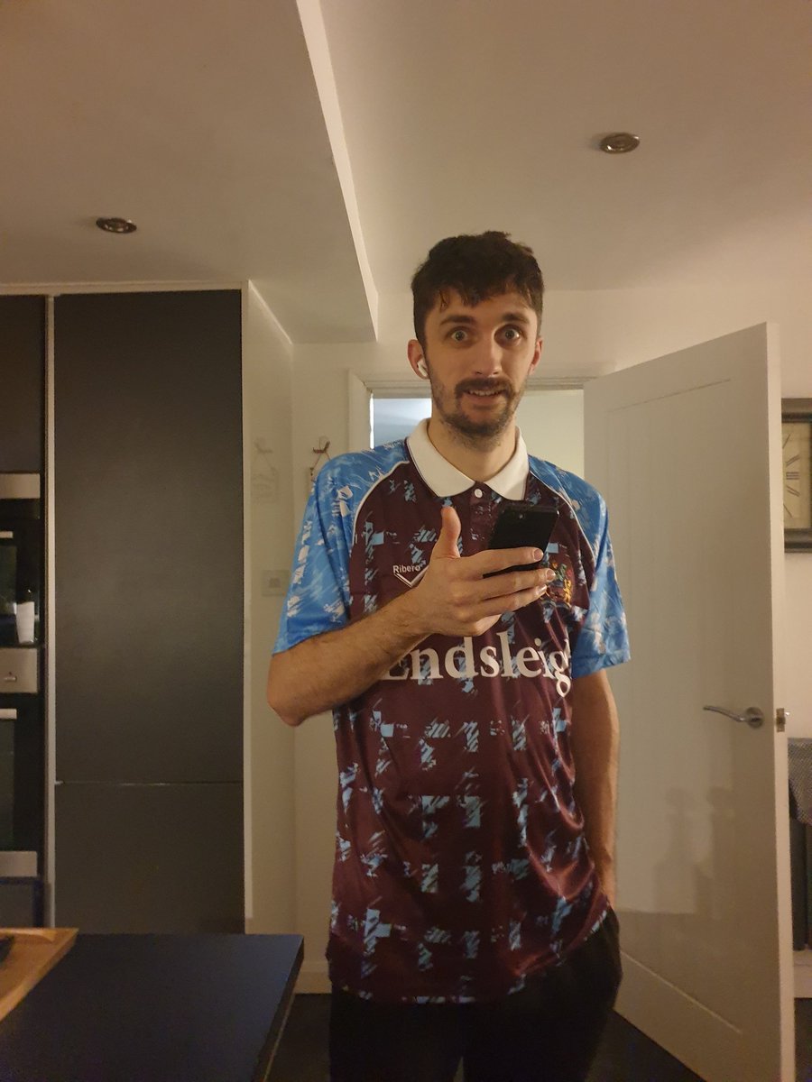 VivienNowell's tweet photo. @BurnleyOfficial Not taken it off all day. 😄 https://t.co/uwAF88OvsJ