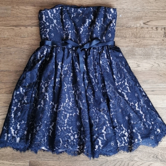 Colar_MS's tweet photo. So good I had to share! Check out all the items I'm loving on @Poshmarkapp #poshmark #fashion #style #shopmycloset #robertrodriguez #maisonmartinmargiela #airwalk: https://t.co/Q8W1zMSKAk https://t.co/J3trTleOCO