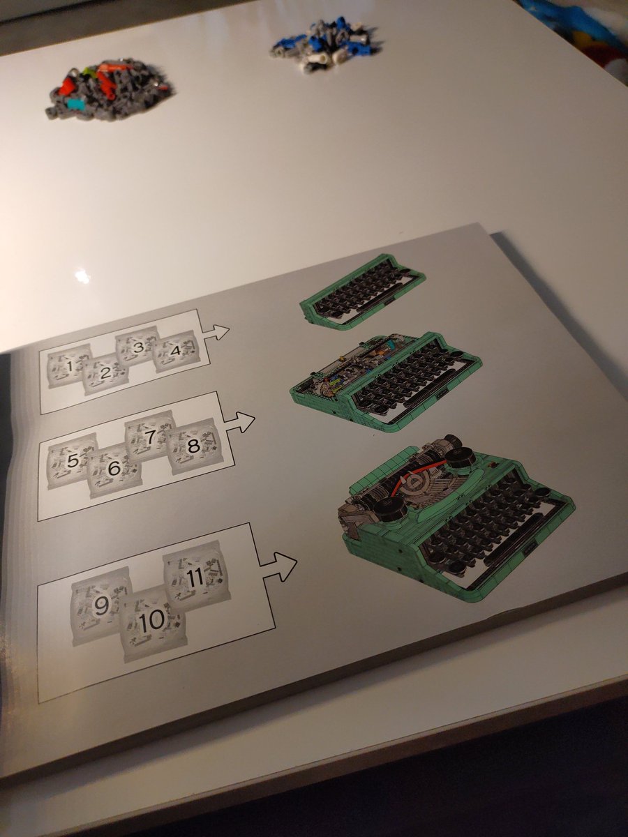 Minicrev's tweet photo. Aller hop c'est parti! #LEGO #MachineAEcrire https://t.co/HsP2jRShqJ