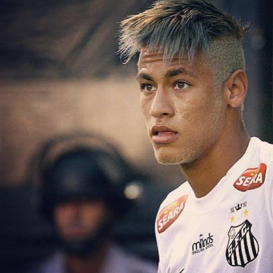 futtmais's tweet photo. “Na época, meu pai ficou puto que eu botei o meu moicano. Hoje em dia, ele fica puto que eu não uso o moicano”

- Neymar https://t.co/UPHPcsShoA