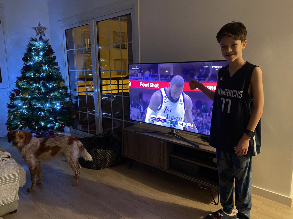 Joseca80's tweet photo. Partidos navideños en familia #SantaNBA https://t.co/w3ppDzwds5