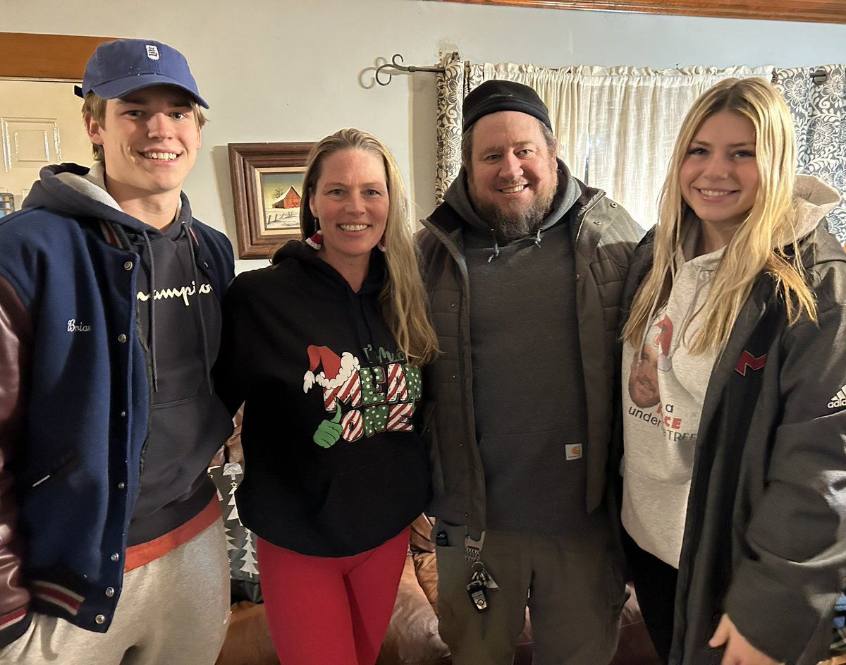 pankeyjean1's tweet photo. Merry Christmas🎄 
From -the Hawthorne’s @15Hawthorne @hawthorne_faith https://t.co/wvRKbETGbE