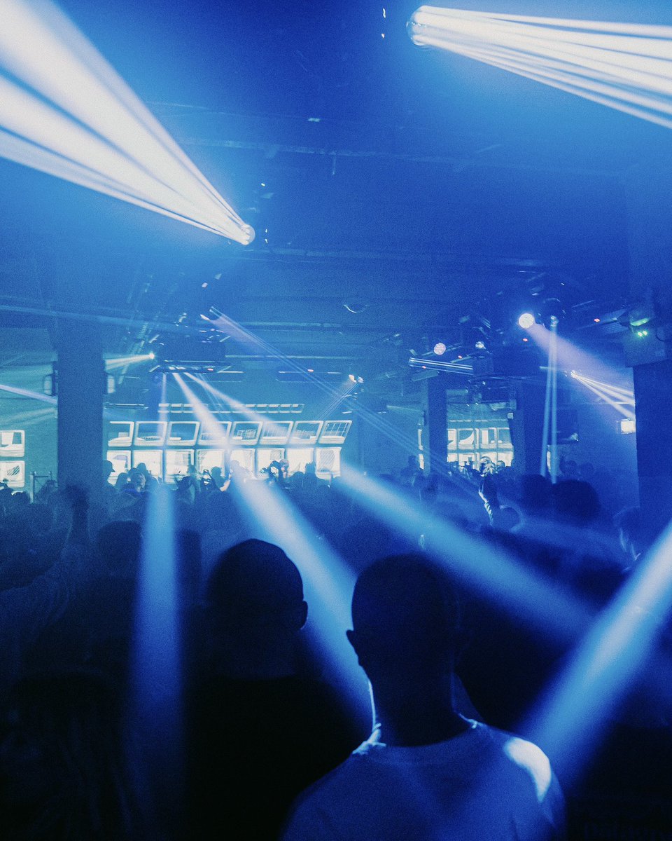 Merry Christmas and a Happy new Year from the E1 family!🎅 See you on the dancefloor on NYE. 🎉
