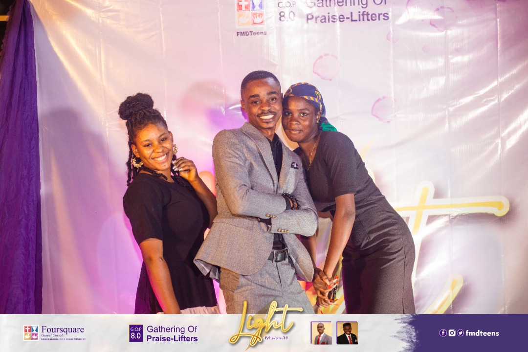 FMDteens's tweet photo. Meet our red carpet hosts
@thel_ma10 
@melodyedos 
@The_Peloomee 
#GOP8.0 #FMDTeens #light #December25th #Christmas https://t.co/c4C1eYBCtn