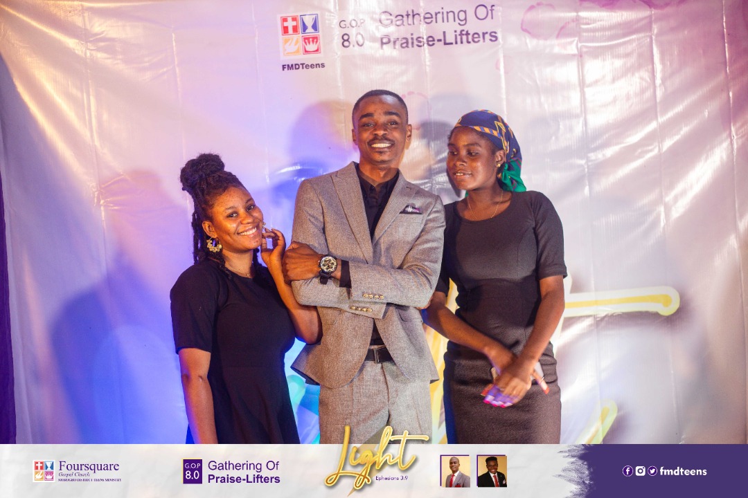 FMDteens's tweet photo. Meet our red carpet hosts
@thel_ma10 
@melodyedos 
@The_Peloomee 
#GOP8.0 #FMDTeens #light #December25th #Christmas https://t.co/c4C1eYBCtn