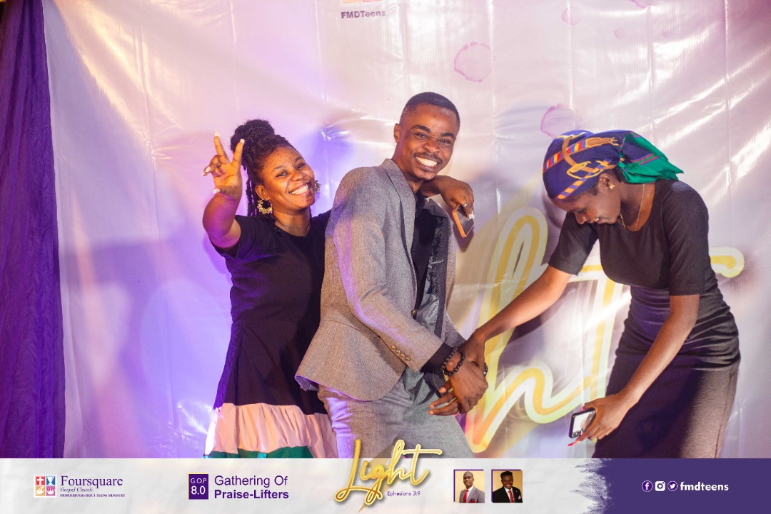 FMDteens's tweet photo. Meet our red carpet hosts
@thel_ma10 
@melodyedos 
@The_Peloomee 
#GOP8.0 #FMDTeens #light #December25th #Christmas https://t.co/c4C1eYBCtn