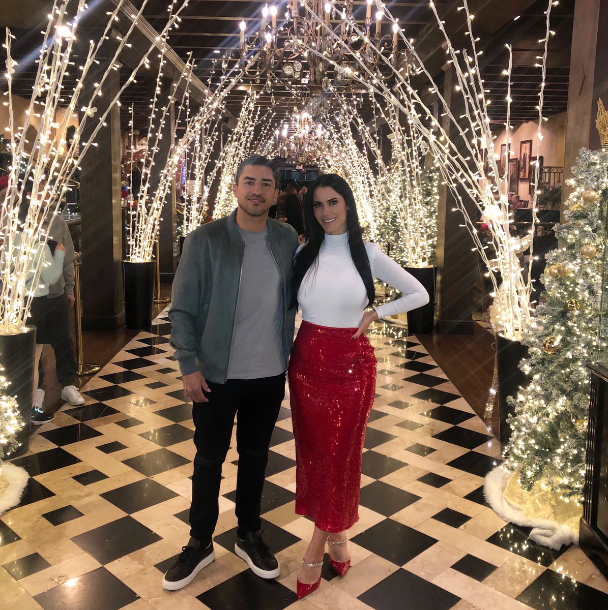JosesitoLopez's tweet photo. Merry Christmas 🎄 
Feliz Navidad 🎁 https://t.co/YcXFf0wH63
