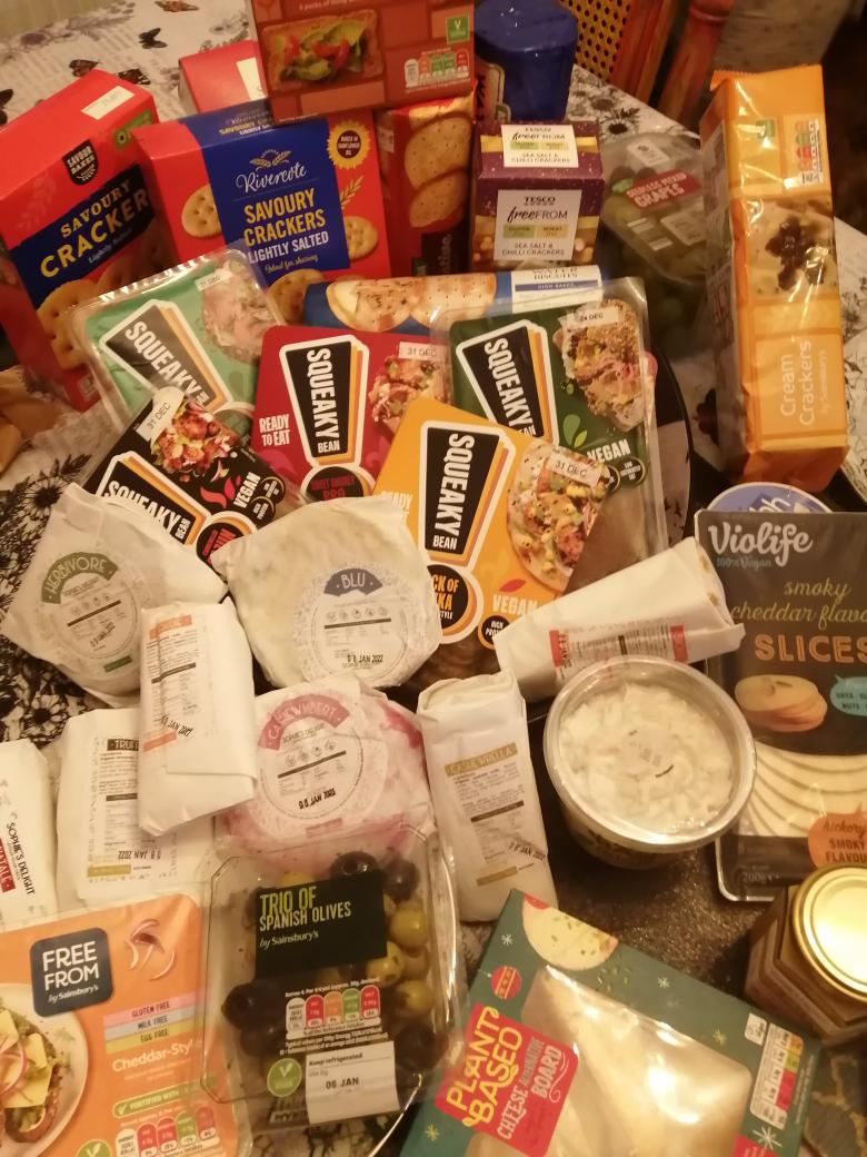 mearsbear's tweet photo. This is how we do Christmas in our house @squeakybeanveg
#noturkey
#veganfood
#GoVegan
#squeakybean https://t.co/n6789byqTo