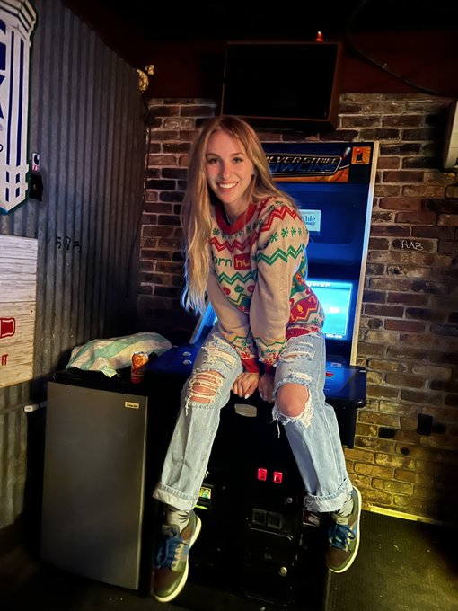 Wyd if you see me in a bar on Christmas Eve looking at you like this ? https://t.co/AscGAcnDCt