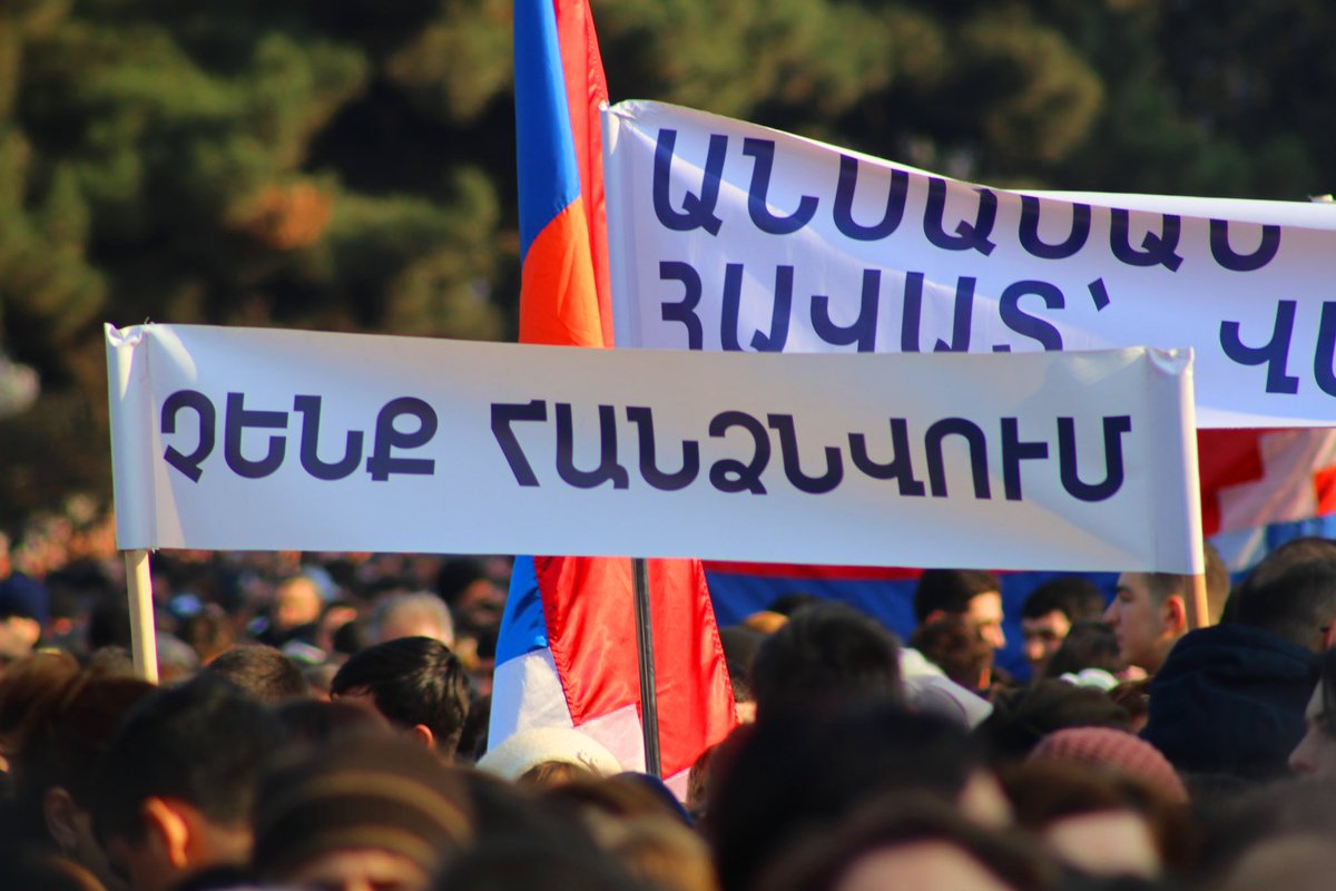 ARFYouthOffice's tweet photo. Հազարաւոր հայրենակիցներ հաւաքուեցան այսօր Ստեփանակերտի Վերածնունդի Հրապարակը կոչ ուղղելու  համայն աշխարհին կասեցնելու համար Ազերիներուն գեղասպանական քաղաքականութիւնը եւ պահանջելով բանալ Արցախի Հայաստանի կապող կեանքի ճանապարհը։

📸 Վահագն Խաչատրյան https://t.co/baQPJPWfdY