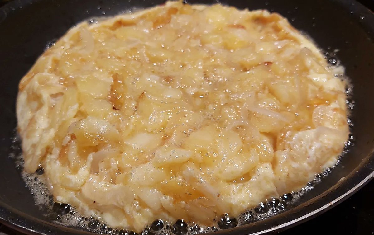 comocomodiadia's tweet photo. #tortilladepatatas con cebolla, en #aove, y #pantomate ... #bruxelles #enfamilia #guisoyo #comocomodiadia https://t.co/WcaK84RjS3