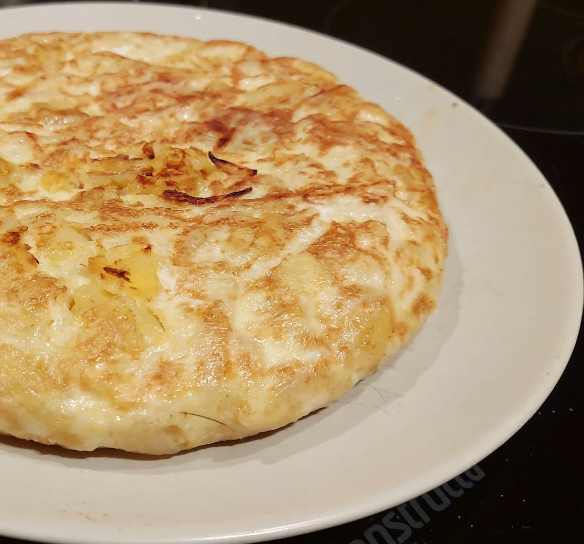 comocomodiadia's tweet photo. #tortilladepatatas con cebolla, en #aove, y #pantomate ... #bruxelles #enfamilia #guisoyo #comocomodiadia https://t.co/WcaK84RjS3