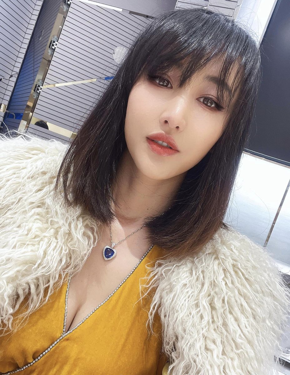 Freya Laura tweet media