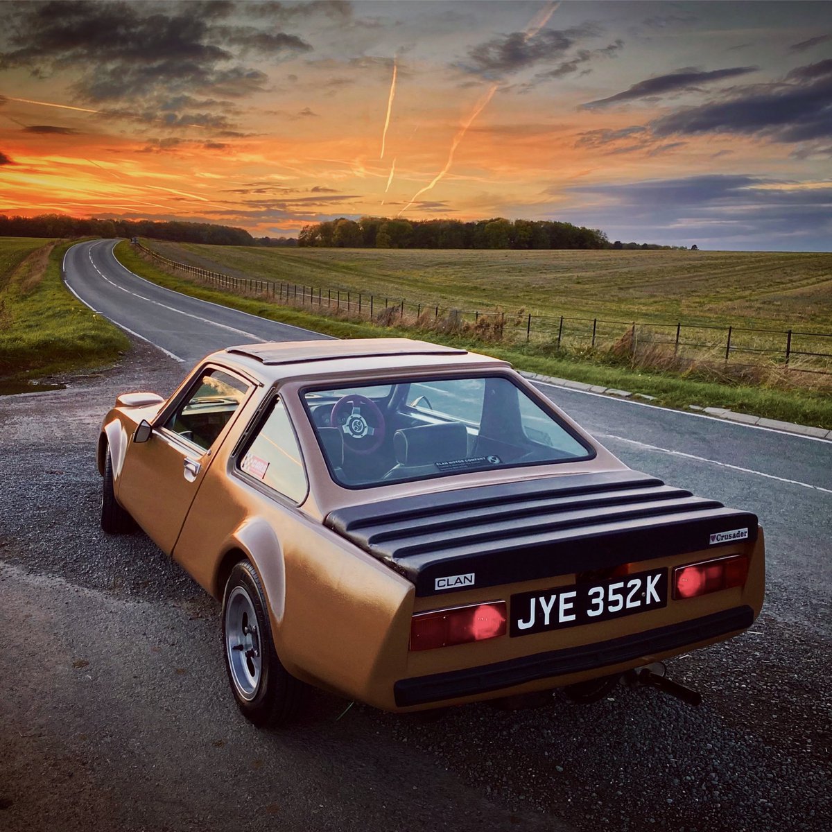 ClanCrusader's tweet photo. Wishing you all a retro, and very cool Christmas. The fiftieth time this brown Clan has gone in search of winter fire. 🔥 

#TeamClan 👊🏻 https://t.co/KSS29TrPK9