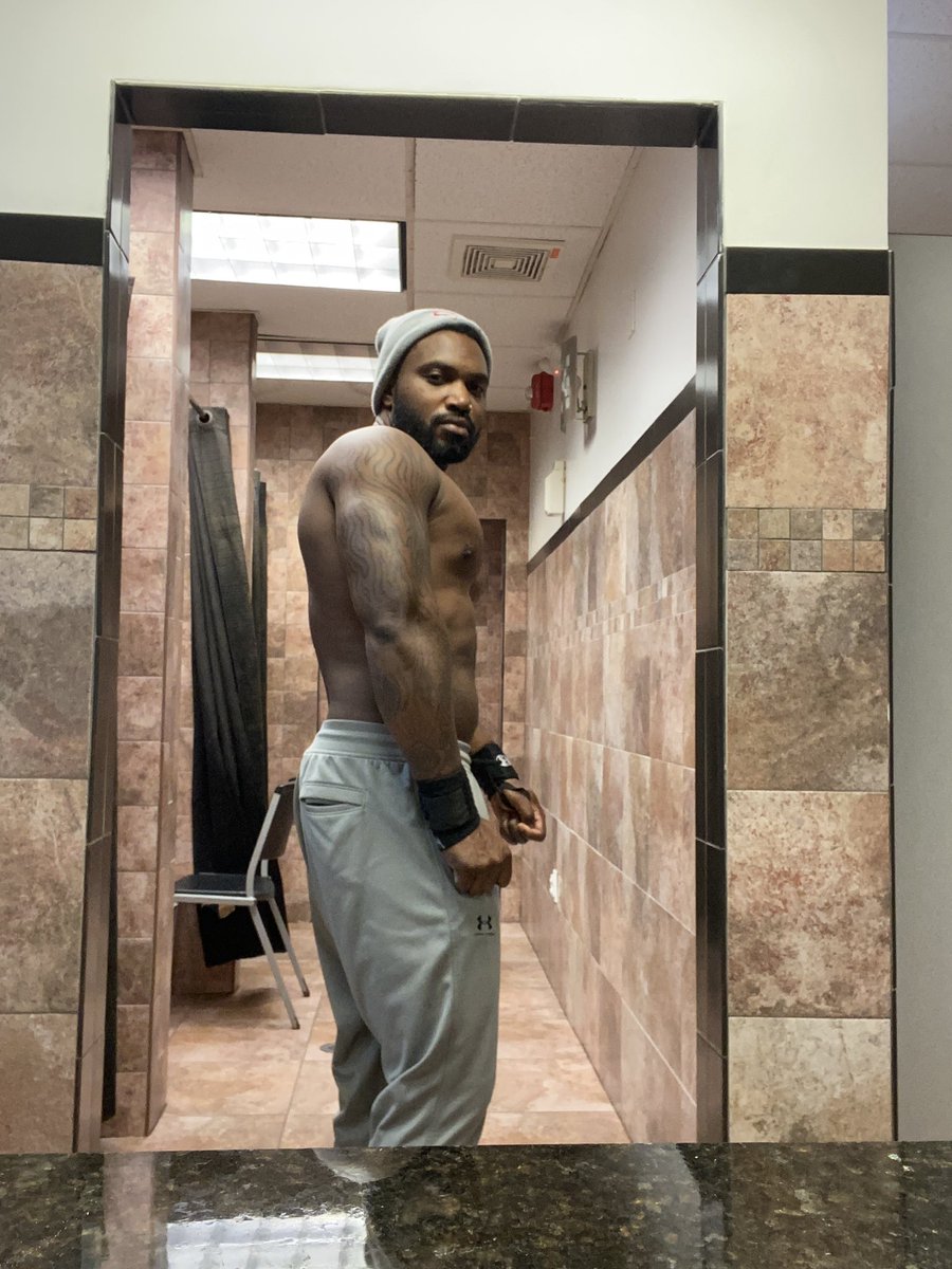 handsomemycheal's tweet image. Post Christmas workout.   #modelfigure #malemodel #bodybuilding #HENNESSYCYPHER2022 #fitness #fitmodel