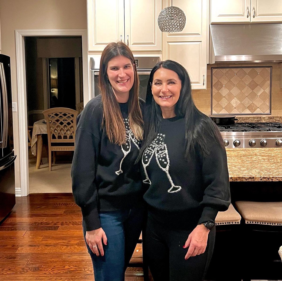aeroflash's tweet photo. Christmas looks a little different this year…but I’m so thankful to be spending it with my mom &amp; pups. I learned a lot about the people in your corner this year &amp; finding inner strength…looking forward to 2023! https://t.co/E2jwrXJf1f