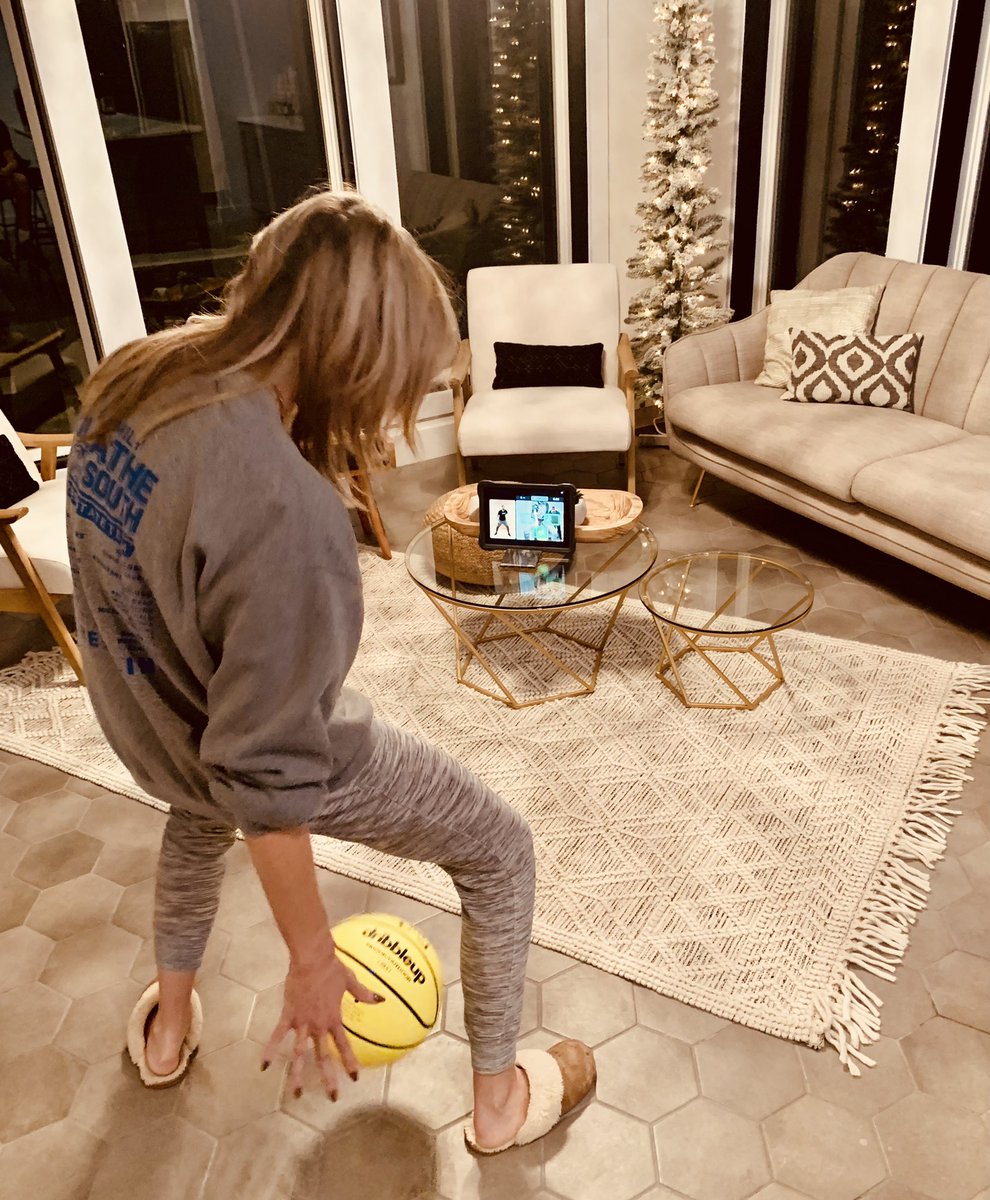 OSFalconHoops's tweet photo. Mama Morrow showing these boys how to dribble @DribbleUp 🏀💪🏼💙💛! Love that she’s rocking the @OSHS_Wrestling sweatshirt🤼 while putting in 🏀 work! #MerryXmas #Humble&Hungry #InFitzWeTrust https://t.co/ioszMECK9h