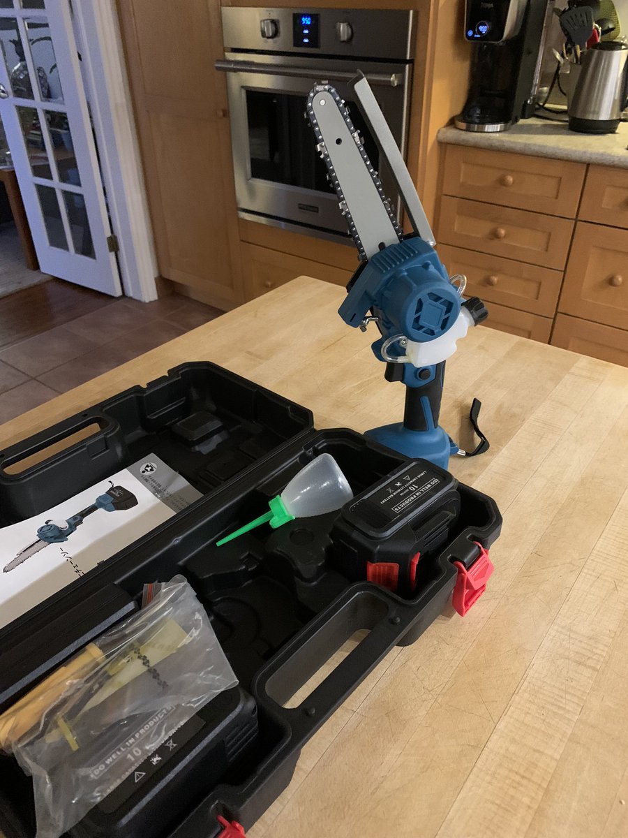 Martha_ONeill's tweet photo. Mama got a 4” chainsaw! #ThisIsMiddleAge https://t.co/olMja4q8cr