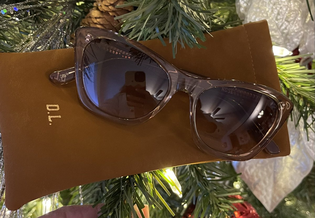 Best gift!  Rose glasses from <a href="/dleyewear/">DL Eyewear</a> <a href="/danjlevy/">Dan Levy</a>