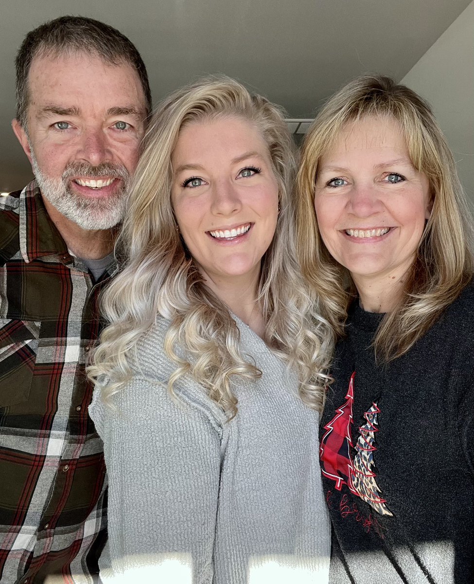 WhileWeRWaiting's tweet photo. Merry Christmas from the Sullivan family … So thankful for eternal life in Jesus Christ! #AlwaysMissingOne https://t.co/tdGukHJmYj