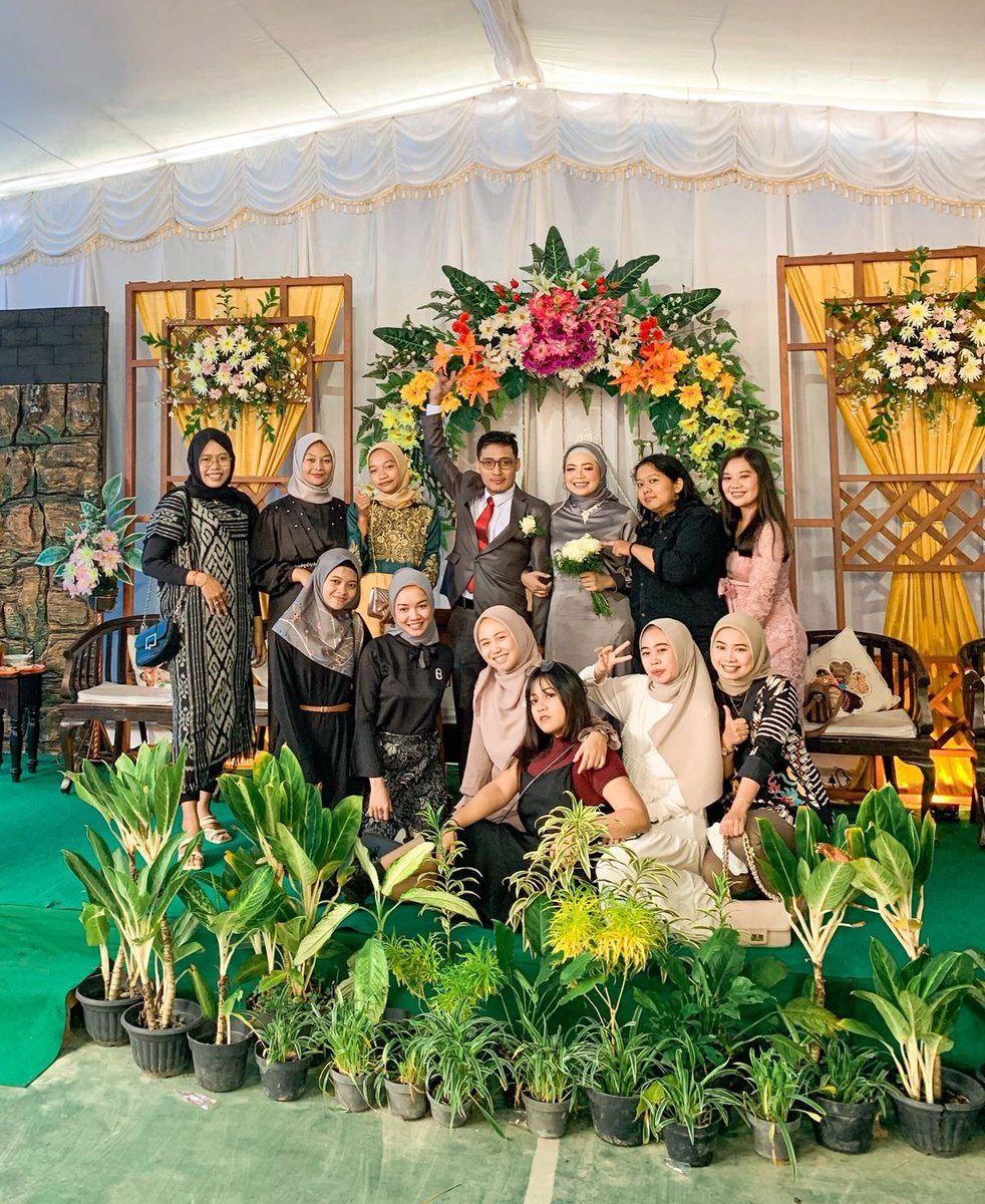 brdcstone's tweet photo. Selamat berbahagia @dstynnd dan pak Andis!!💗 https://t.co/hy3qCQCDTC