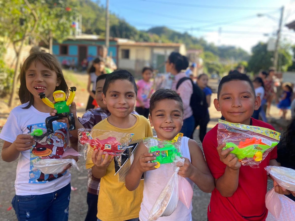 ClsNicaragua's tweet photo. #Jinotega
#BuenGobierno a través de la Juventud #Sandinista, #MIFAM y #UNAN realizan actividad recreativa en saludo a la Navidad con niñ@s del barrio Roger Hanguien en la ciudad de Jinotega
#NicaraguaPazYBien #FelizNavidadVenezuela #DiciembreAlegriasFamiliares https://t.co/FuSWsInMrL