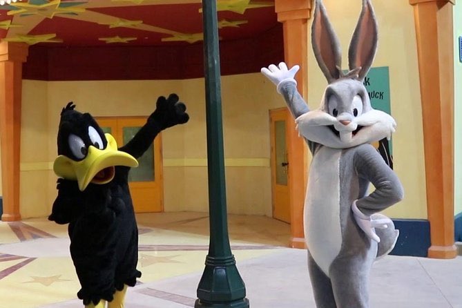 DaffTheDuck's tweet photo. You know, I’m curious...which one of us looks better here? https://t.co/0yoIgrExAj