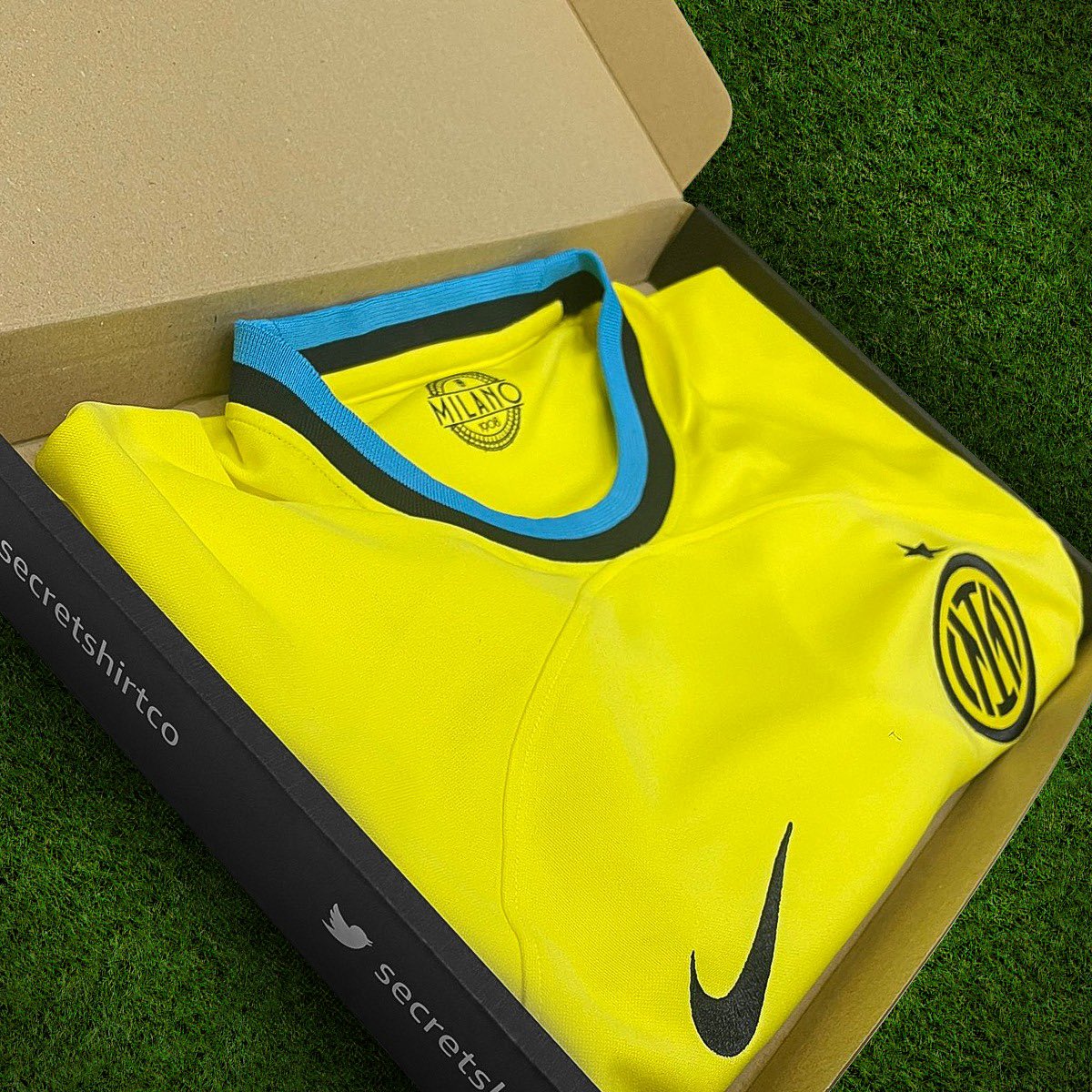 Secret Shirt Co Christmas giveaway. 12/12. 

To enter 👇

🔄 Retweet this tweet
🤝 Follow us

Winner will be announced at 12.00AM, Good luck! 🎄