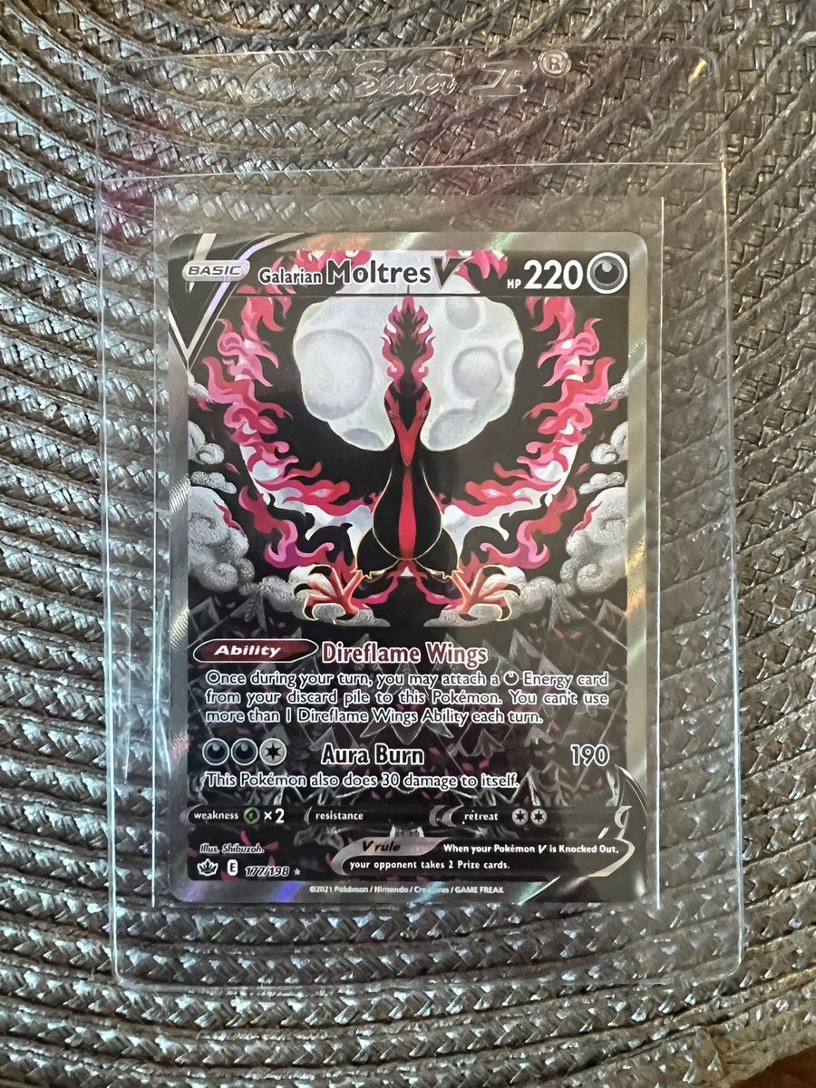 FallGuysTv_'s tweet image. Decided to open a random etb and I pulled this… is it any good 😊 merry Xmas to me !! #Pokemon #moltres #TCG #PokemonUNITE @PokemonTCG @Pokemon