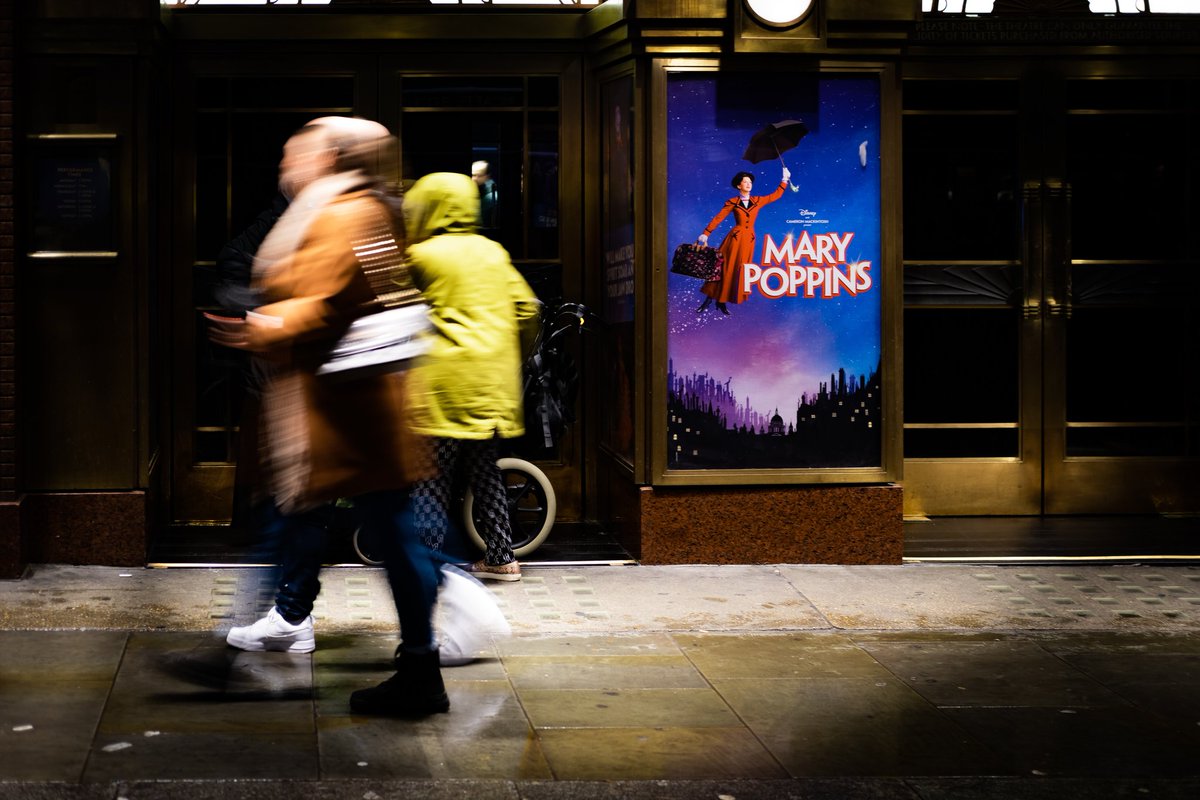 RaidoBergstein's tweet photo. Mary Christmas! 
🎄🤗🕺

@MaryPoppins https://t.co/j5oZmUjTPK